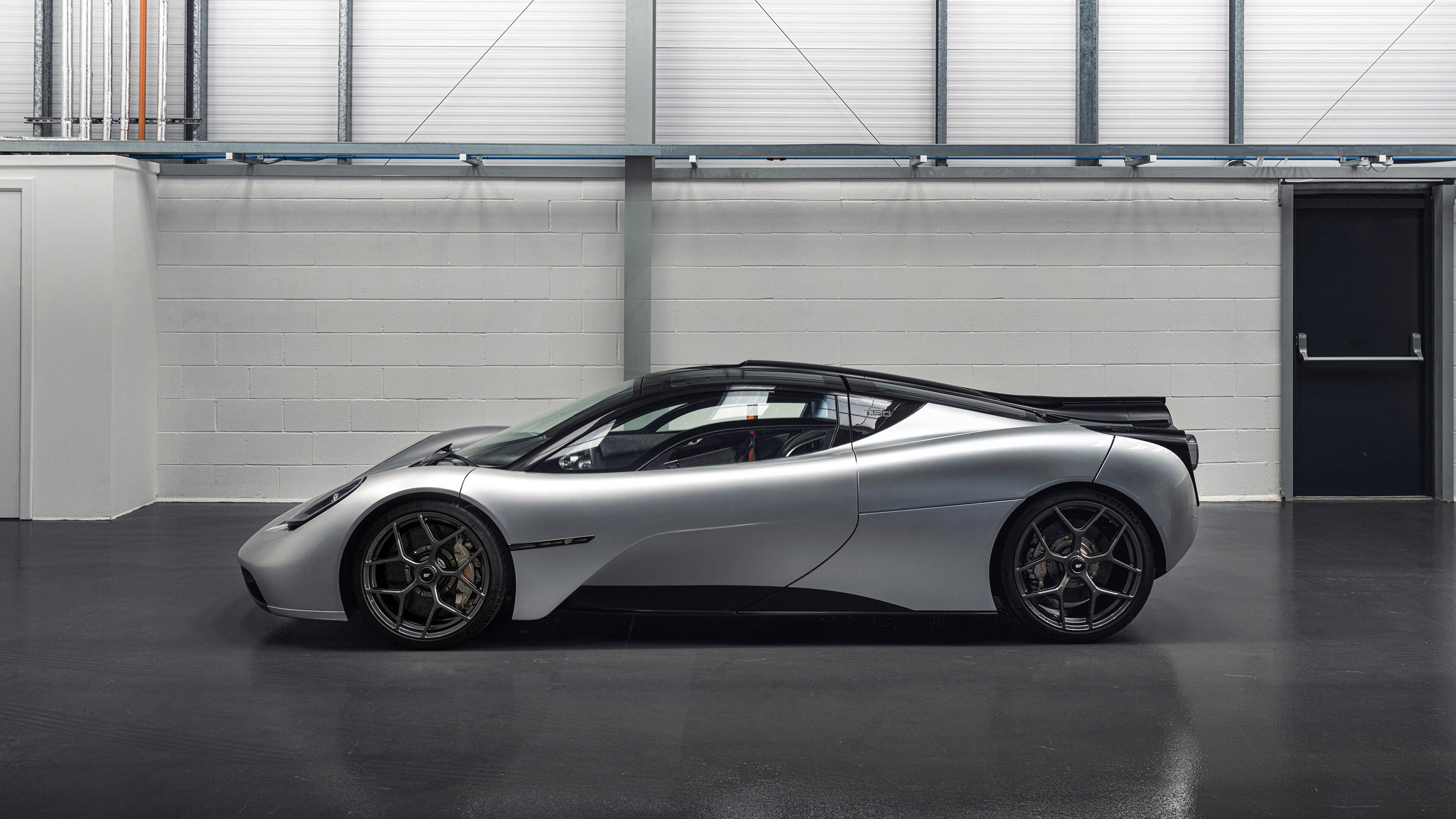 国足关键节点换人策略成功率趋势,国足换场地原因