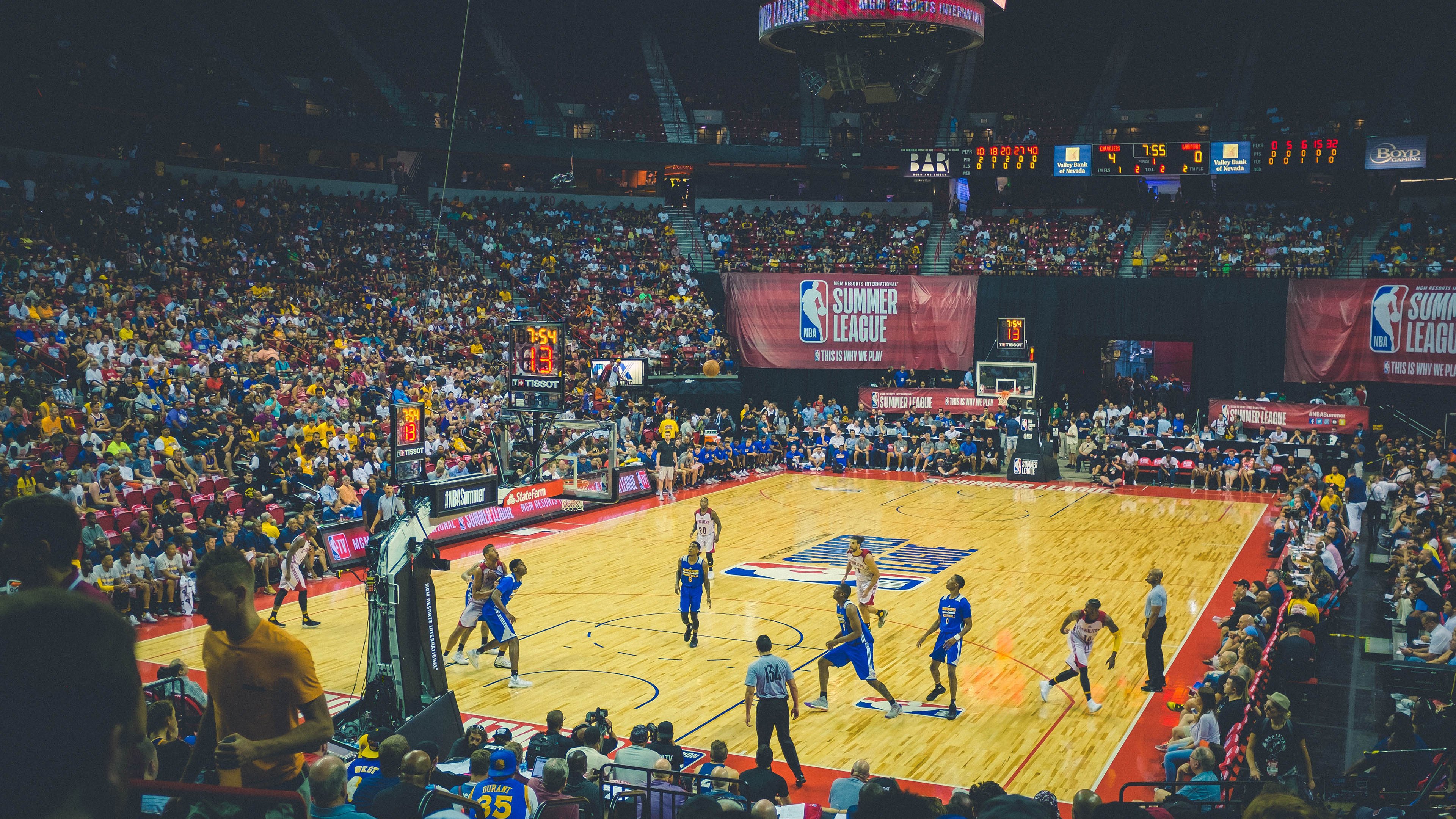 球员比赛中展现良好视野多次送出威胁传球成为进攻枢纽核心，球员对球场上所发生的事实问题